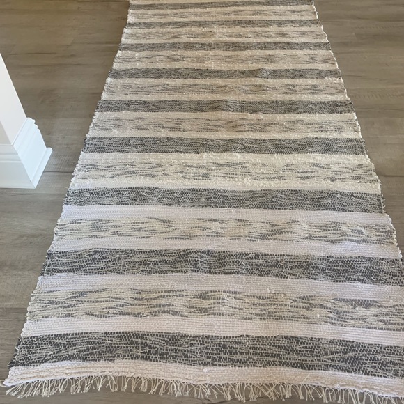SOLD ! Runner/Area Rug. NWOT - Picture 3 of 14